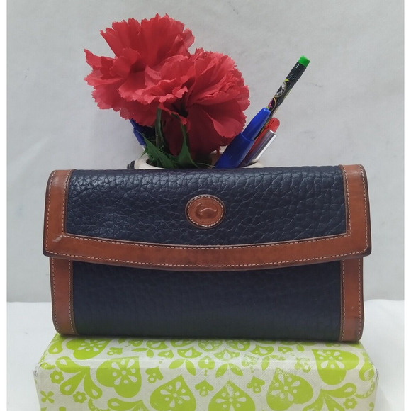 Dooney & Bourke Handbags - Dooney & Bourke Black Leather Kisslock Pocket Trifold Wallet - VTG Made in USA